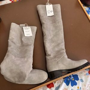 Ross and snow over the knee boots
